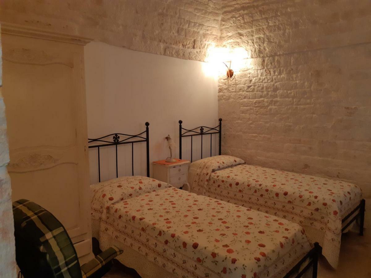Alberobello Casa Vacanze - Pathos Tra I Trulli Villa Bagian luar foto